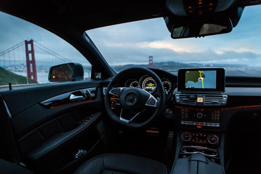 Интерьер Mercedes-Benz CLS550 4Matic AMG Line 2015 года  (NA) (фото 9 из 30)